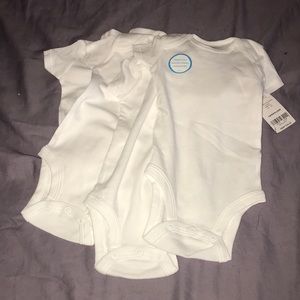 5 pieces of baby onesies